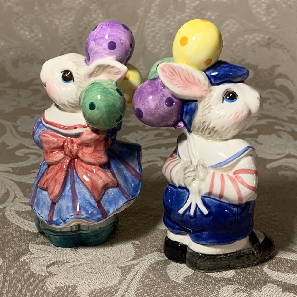 FITZ & FLOYD Ceramic Bunny Salt & Pepper shakers. - Picture 3 of 6